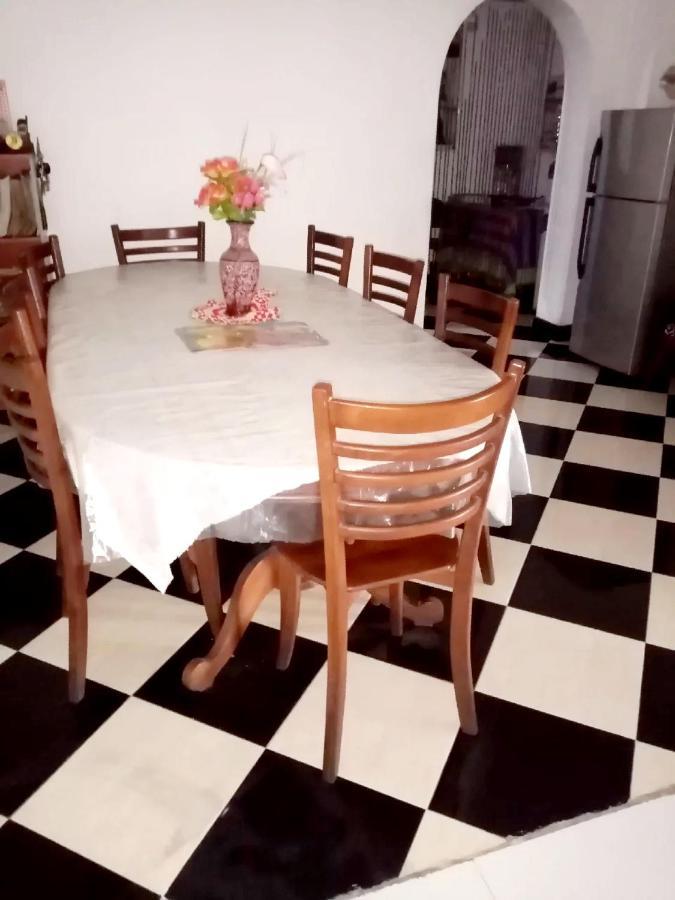 Chandi Mahal Homestay Канди Экстерьер фото