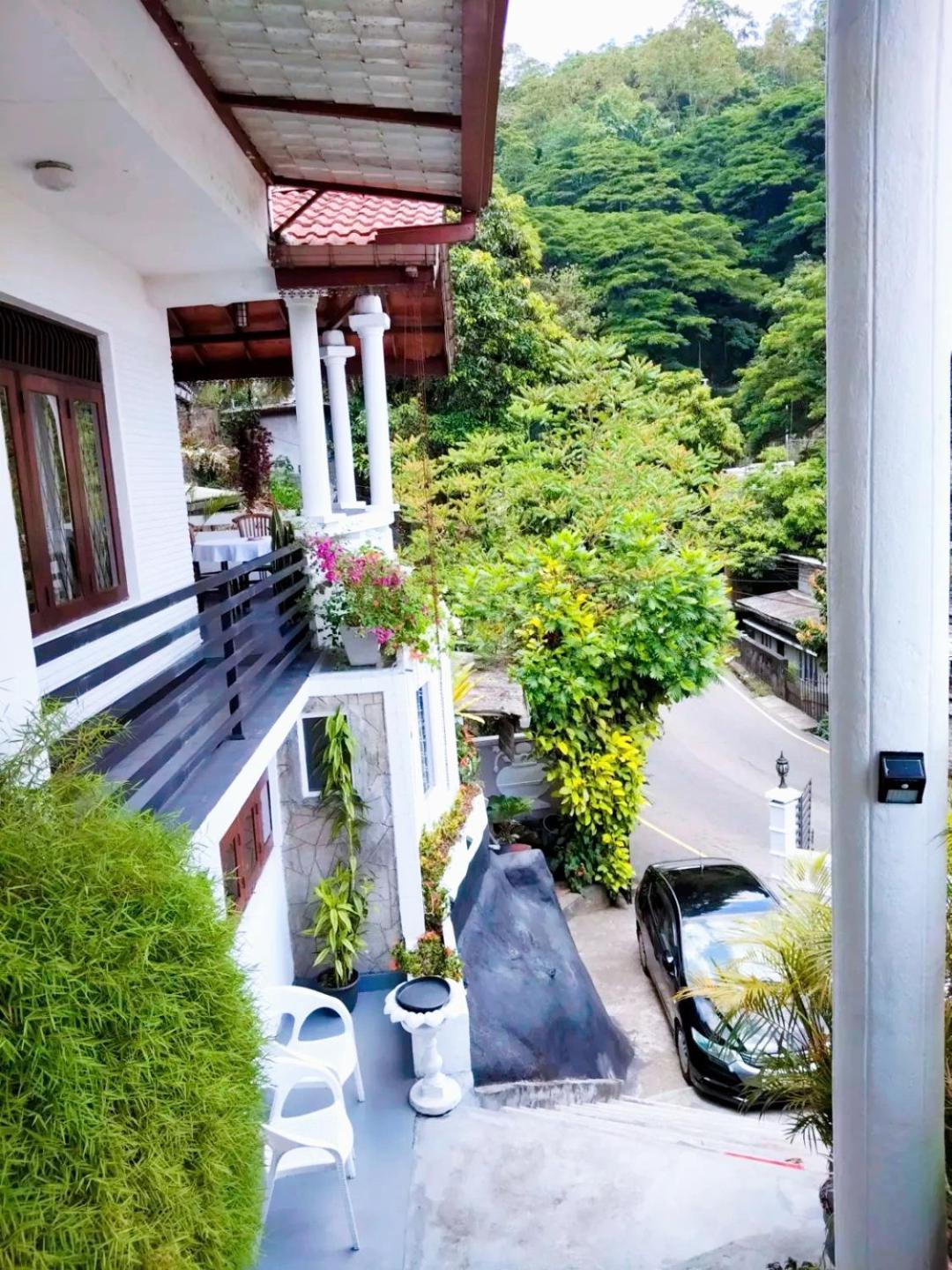 Chandi Mahal Homestay Канди Экстерьер фото